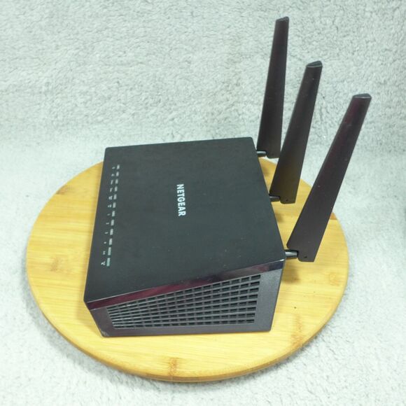 Netgear Nighthawk AC2600 Smart WIFI Router Model R7450 - Picture 2 of 8